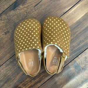 brand new never worn baby gap fuzzy shoes
